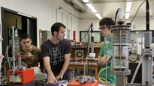 students doing a lab - A. Hertzog